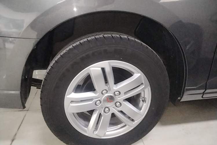 Used Wuling Zhengcheng 2021 1.5T Manual Luxury Version Right Rear Wheel Hub