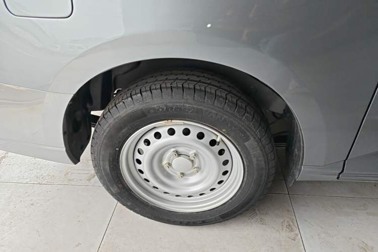Used Wuling Zhengcheng 2021 1.5T Manual Comfort Version Right Rear Wheel Hub