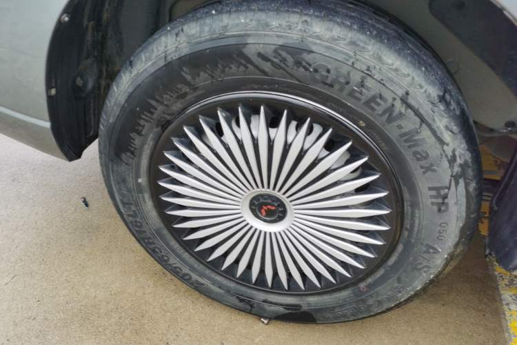 Used Wuling Zhengcheng 2021 1.5T Manual Comfort Version Right Rear Wheel Hub