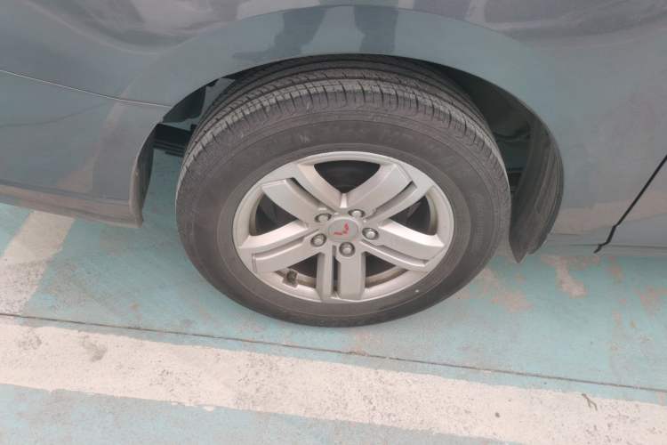 Used Wuling Zhengcheng 2021 1.5T Manual Luxury Version Right Rear Wheel Hub