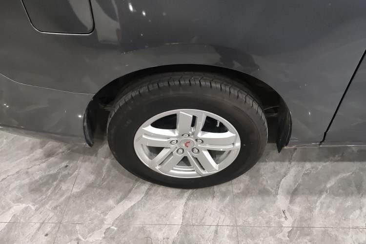 Used Wuling Zhengcheng 2021 1.5T Manual Luxury Version Right Rear Wheel Hub