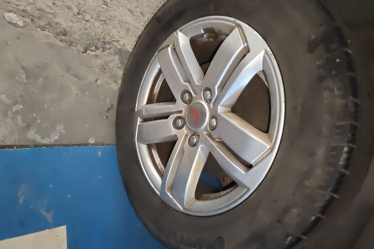 Used Wuling Zhengcheng 2021 1.5T Manual Luxury Version Right Rear Wheel Hub