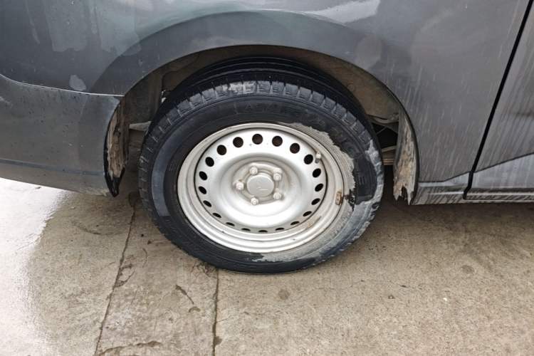 Used Wuling Zhengcheng 2021 1.5T Manual Comfort Version Right Rear Wheel Hub