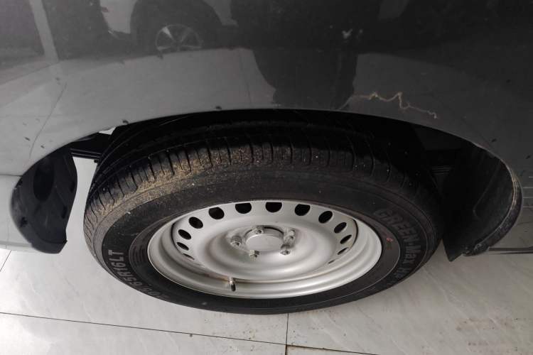 Used Wuling Zhengcheng 2021 1.5T Manual Luxury Version Right Rear Wheel Hub