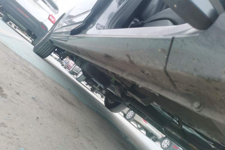 Used Wuling Zhengcheng 2021 1.5T Manual Luxury Version Right Side Sill