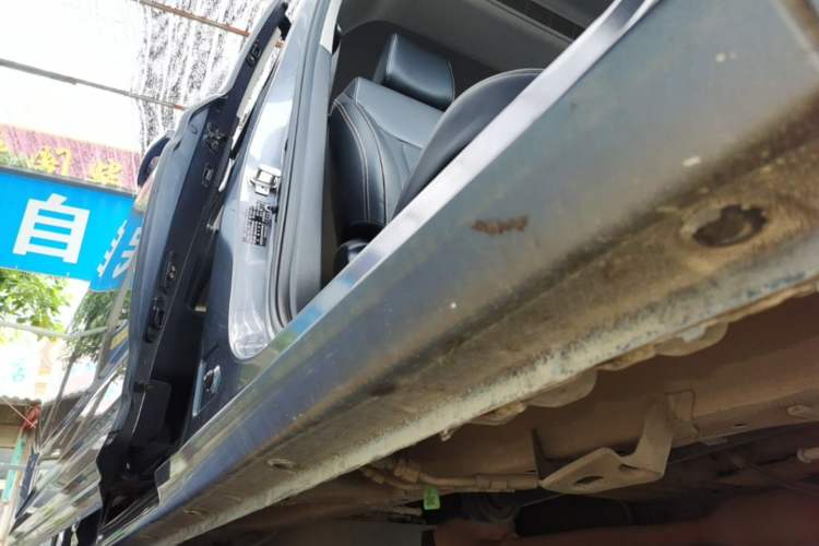 Used Wuling Zhengcheng 2021 1.5T Manual Luxury Version Right Side Sill