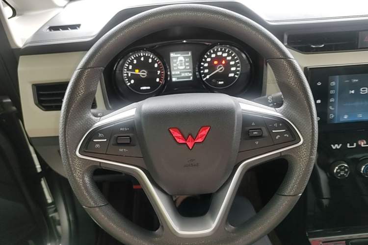 Used Wuling Zhengcheng 2021 1.5T Manual Luxury Version Steering Wheel