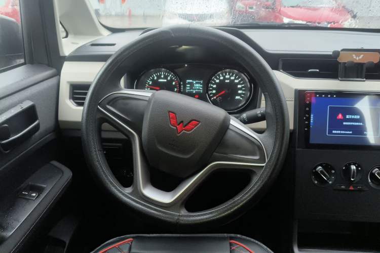 Used Wuling Zhengcheng 2021 1.5T Manual Comfort Version Steering Wheel
