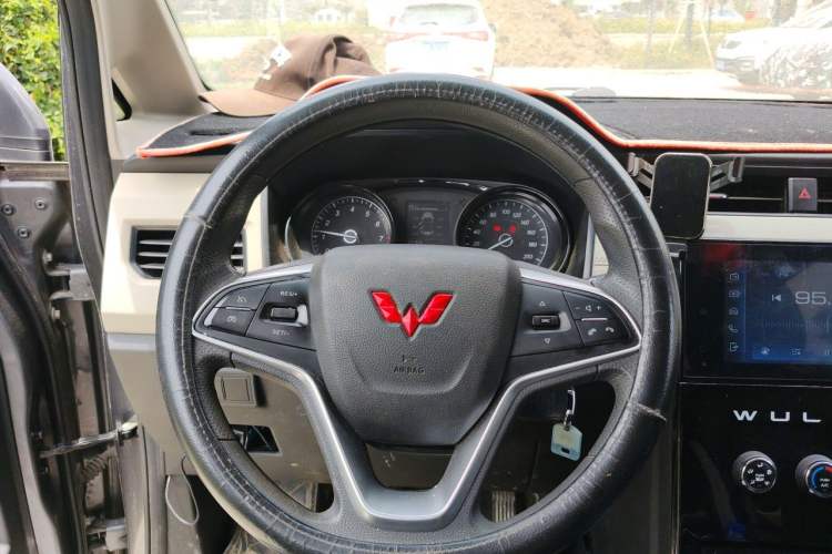 Used Wuling Zhengcheng 2021 1.5T Manual Luxury Version Steering Wheel