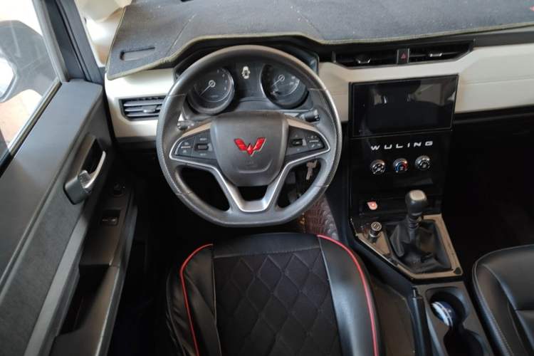 Used Wuling Zhengcheng 2021 1.5T Manual Luxury Version Steering Wheel