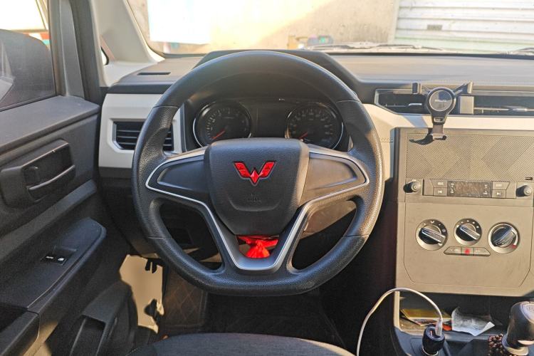 Used Wuling Zhengcheng 2021 1.5T Manual Comfort Version Steering Wheel