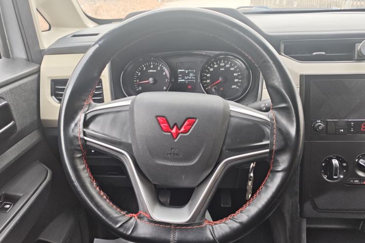Used Wuling Zhengcheng 2021 1.5T Manual Comfort Version Steering Wheel