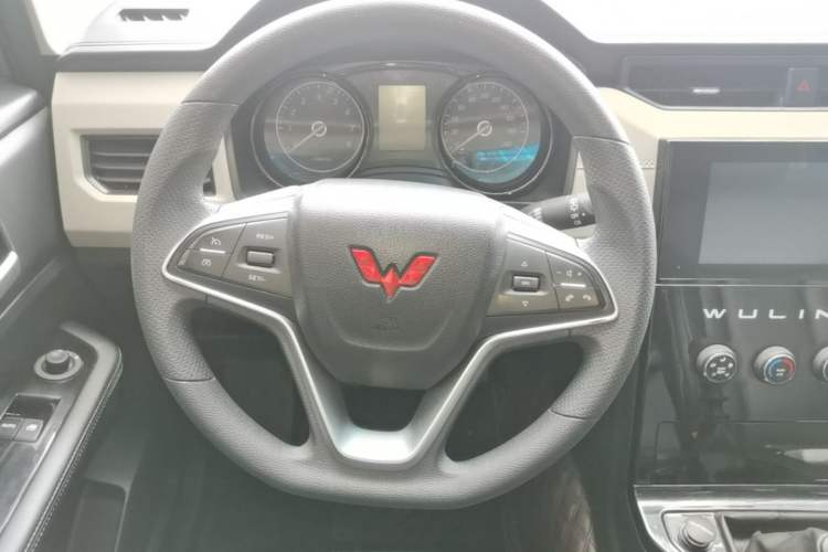 Used Wuling Zhengcheng 2021 1.5T Manual Luxury Version Steering Wheel