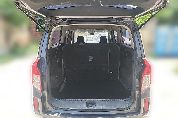 Used Wuling Zhengcheng 2021 1.5T Manual Comfort Version Trunk