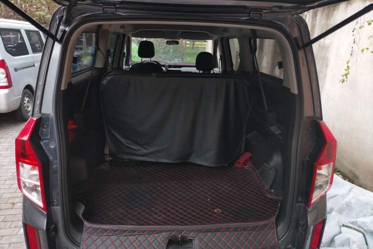 Used Wuling Zhengcheng 2021 1.5T Manual Comfort Version Trunk