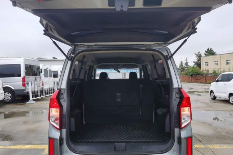 Used Wuling Zhengcheng 2021 1.5T Manual Comfort Version Trunk