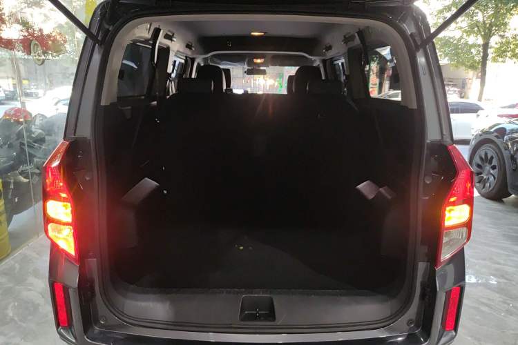 Used Wuling Zhengcheng 2021 1.5T Manual Luxury Version Trunk
