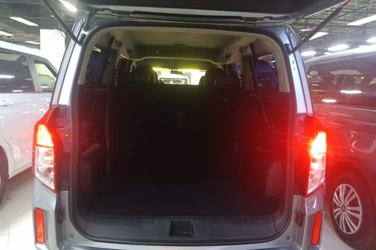 Used Wuling Zhengcheng 2021 1.5T Manual Luxury Version Trunk