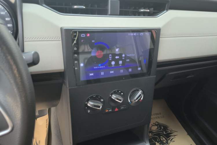 Used Wuling Zhengcheng 2021 1.5T Manual Comfort Version with Enclosed Windows Audio And AC Panel