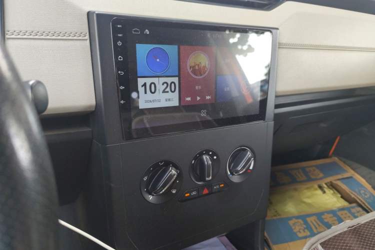 Used Wuling Zhengcheng 2021 1.5T Manual Comfort Version with Enclosed Windows Audio And AC Panel