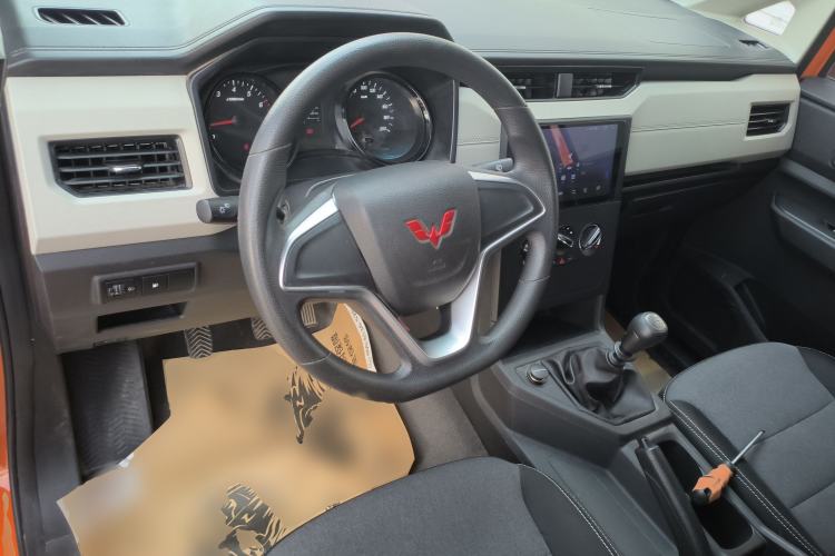 Used Wuling Zhengcheng 2021 1.5T Manual Comfort Version with Enclosed Windows Center Console