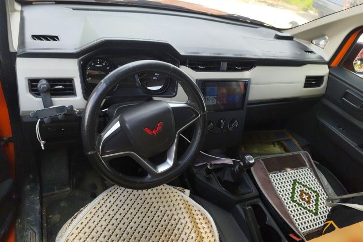 Used Wuling Zhengcheng 2021 1.5T Manual Comfort Version with Enclosed Windows Center Console