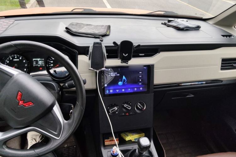 Used Wuling Zhengcheng 2021 1.5T Manual Comfort Version with Enclosed Windows Center Console