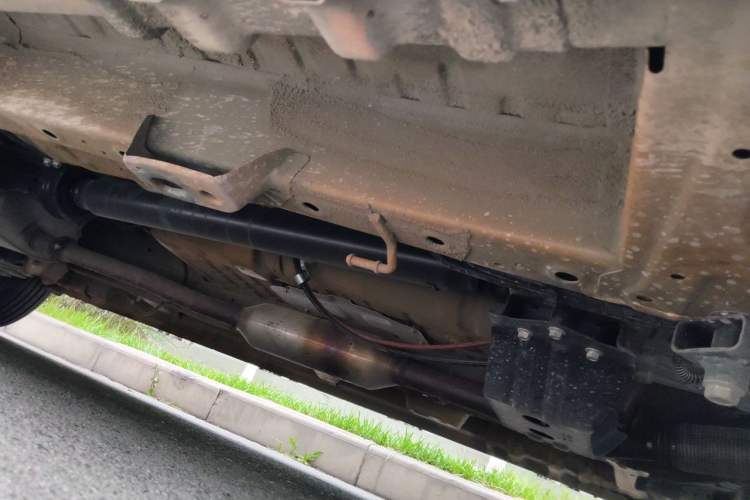 Used Wuling Zhengcheng 2021 1.5T Manual Comfort Version with Enclosed Windows Chassis Front Right