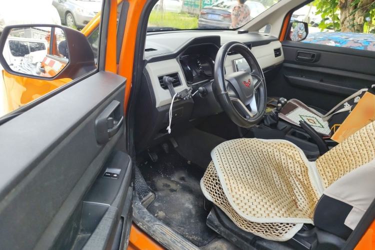 Used Wuling Zhengcheng 2021 1.5T Manual Comfort Version with Enclosed Windows Driver Seat