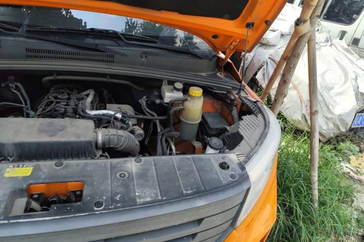 Used Wuling Zhengcheng 2021 1.5T Manual Comfort Version with Enclosed Windows Engine Bay Left