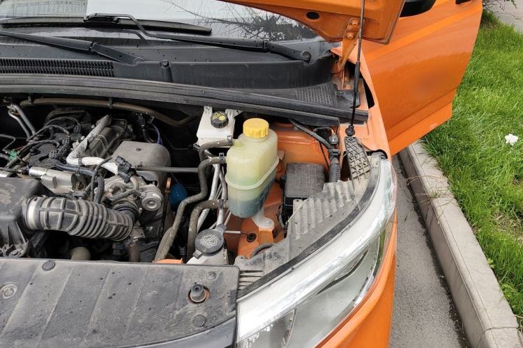 Used Wuling Zhengcheng 2021 1.5T Manual Comfort Version with Enclosed Windows Engine Bay Left