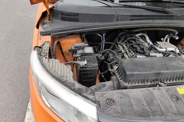 Used Wuling Zhengcheng 2021 1.5T Manual Comfort Version with Enclosed Windows Engine Bay Right