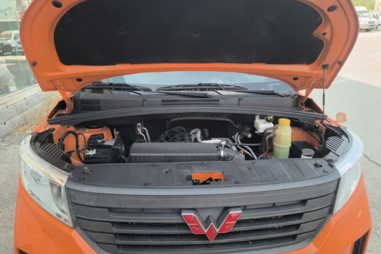 Used Wuling Zhengcheng 2021 1.5T Manual Comfort Version with Enclosed Windows Engine Bay