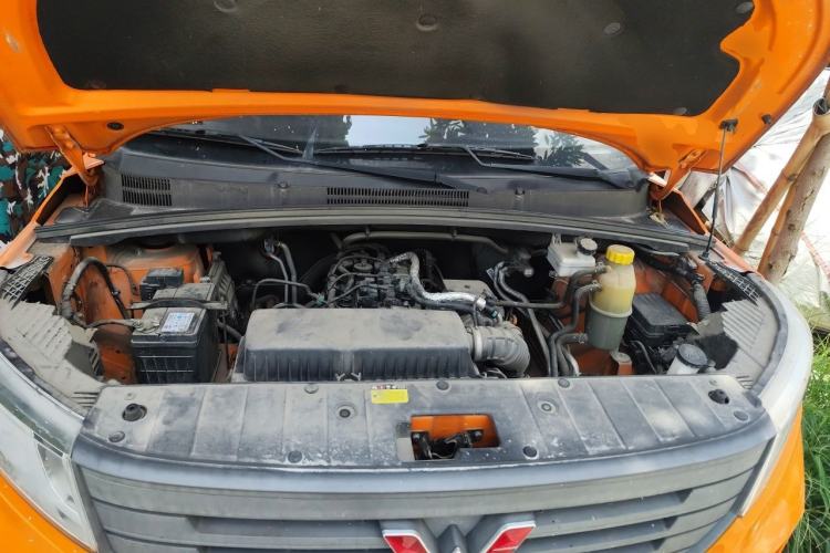 Used Wuling Zhengcheng 2021 1.5T Manual Comfort Version with Enclosed Windows Engine Bay