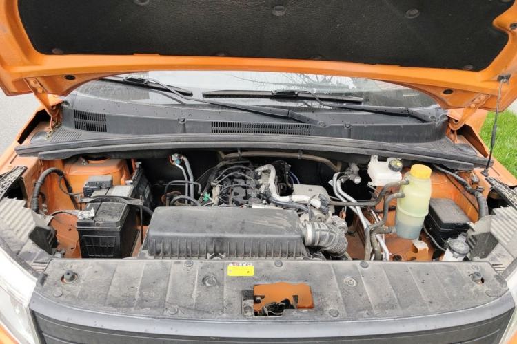 Used Wuling Zhengcheng 2021 1.5T Manual Comfort Version with Enclosed Windows Engine Bay