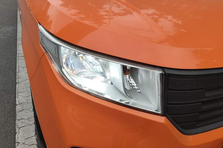 Used Wuling Zhengcheng 2021 1.5T Manual Comfort Version with Enclosed Windows Right Front Headlight