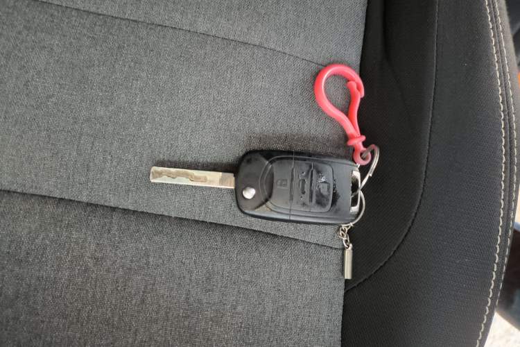 Used Wuling Zhengcheng 2021 1.5T Manual Comfort Version with Enclosed Windows Vehicle Key