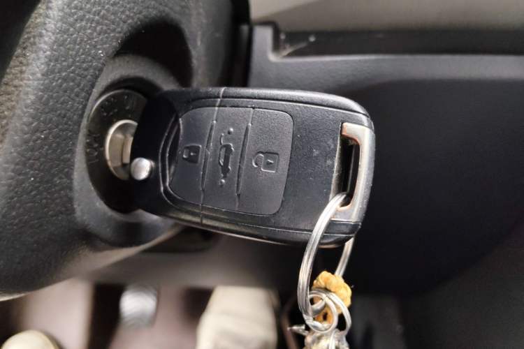 Used Wuling Zhengcheng 2021 1.5T Manual Comfort Version with Enclosed Windows Vehicle Key