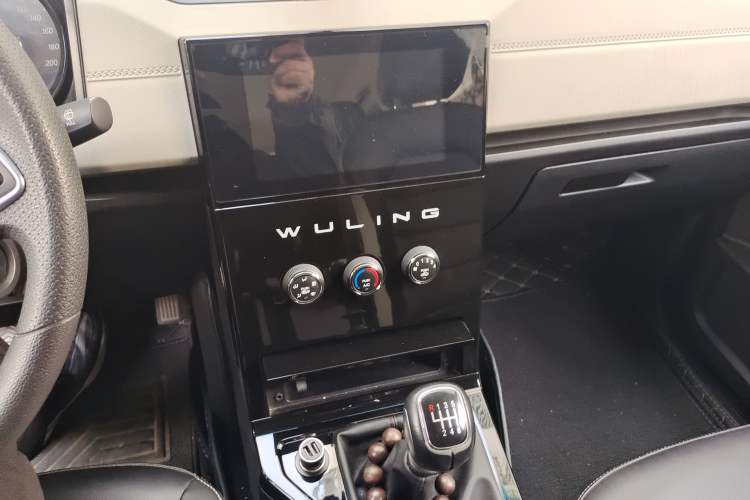 Used Wuling Zhengcheng 2021 1.5T Manual Luxury Version Audio And AC Panel