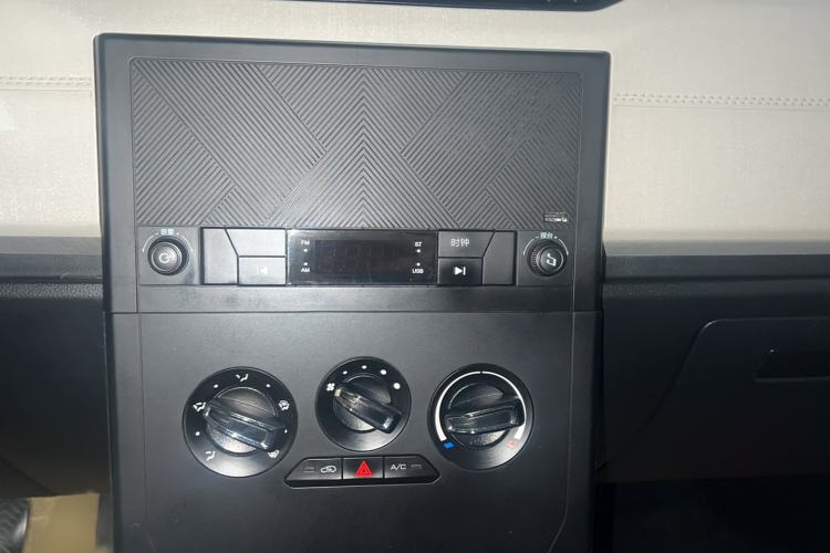 Used Wuling Zhengcheng 2021 1.5T Manual Comfort Version Audio And AC Panel