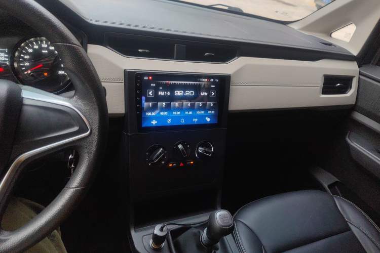 Used Wuling Zhengcheng 2021 1.5T Manual Comfort Version Audio And AC Panel