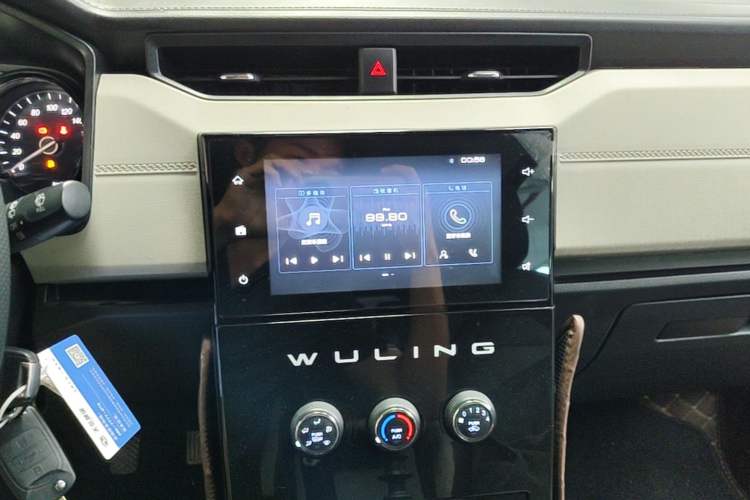 Used Wuling Zhengcheng 2021 1.5T Manual Luxury Version Audio And AC Panel
