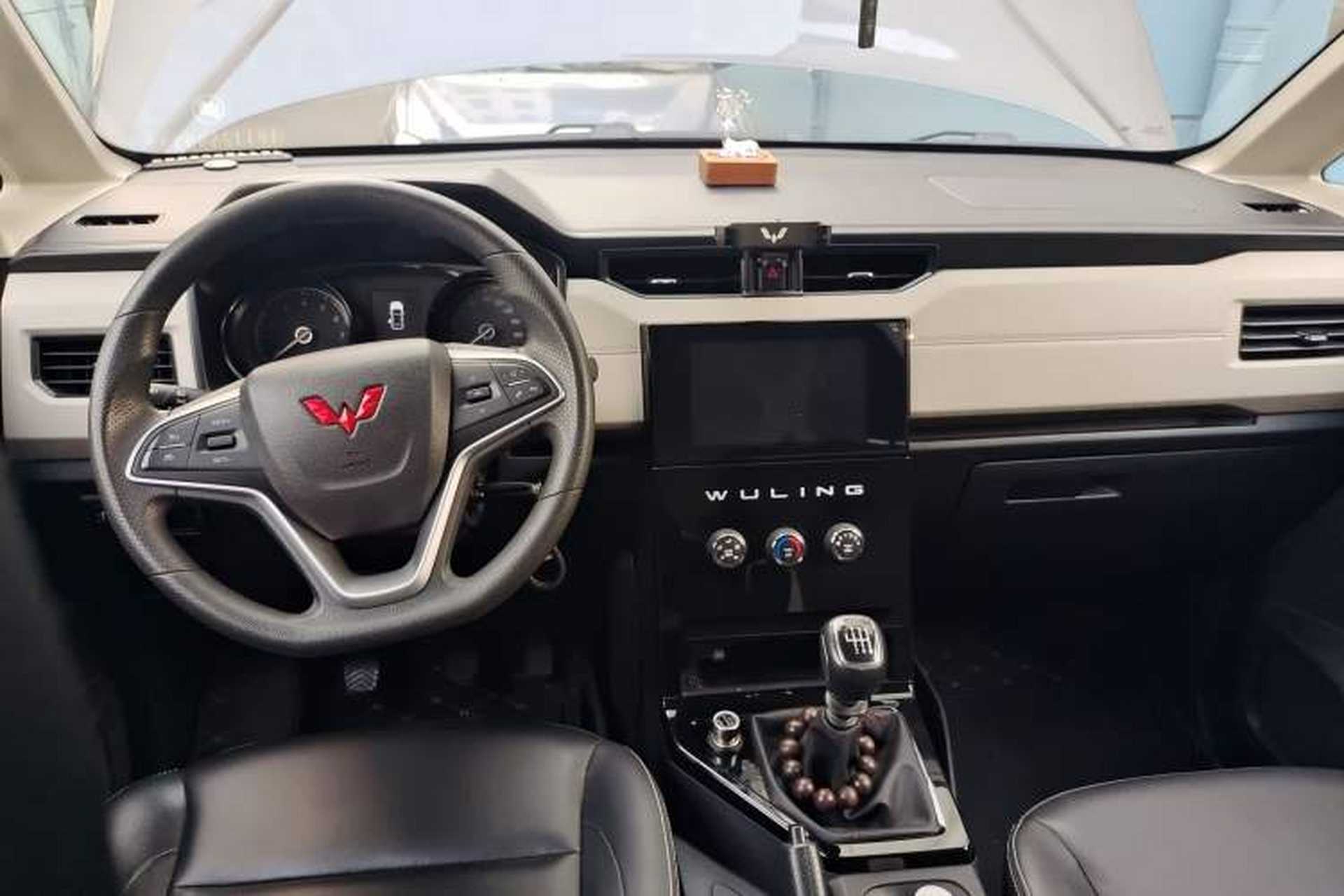 Used Wuling Zhengcheng 2021 1.5T Manual Luxury Version Center Console