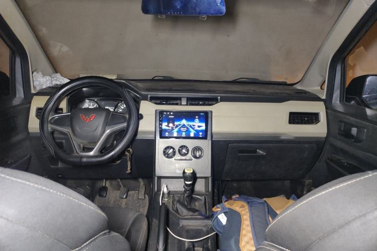 Used Wuling Zhengcheng 2021 1.5T Manual Comfort Version Center Console