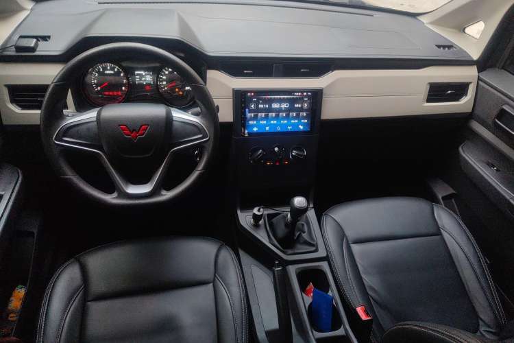 Used Wuling Zhengcheng 2021 1.5T Manual Comfort Version Center Console