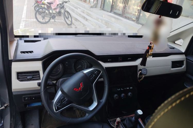 Used Wuling Zhengcheng 2021 1.5T Manual Luxury Version Center Console