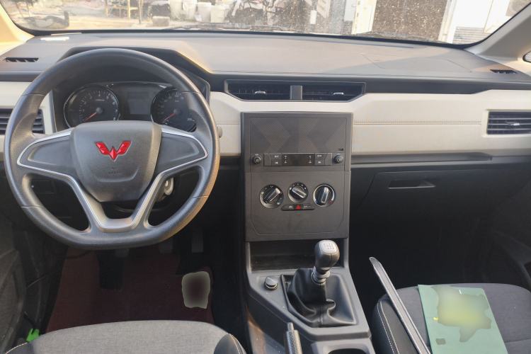 Used Wuling Zhengcheng 2021 1.5T Manual Comfort Version Center Console