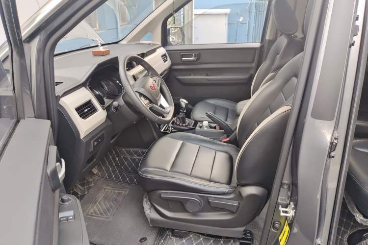 Used Wuling Zhengcheng 2021 1.5T Manual Luxury Version Driver Seat