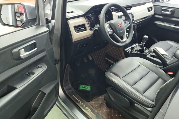Used Wuling Zhengcheng 2021 1.5T Manual Luxury Version Driver Seat