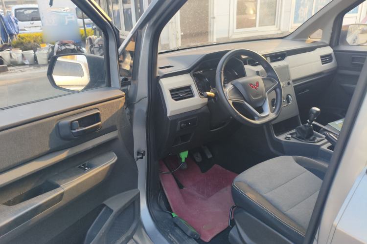 Used Wuling Zhengcheng 2021 1.5T Manual Comfort Version Driver Seat